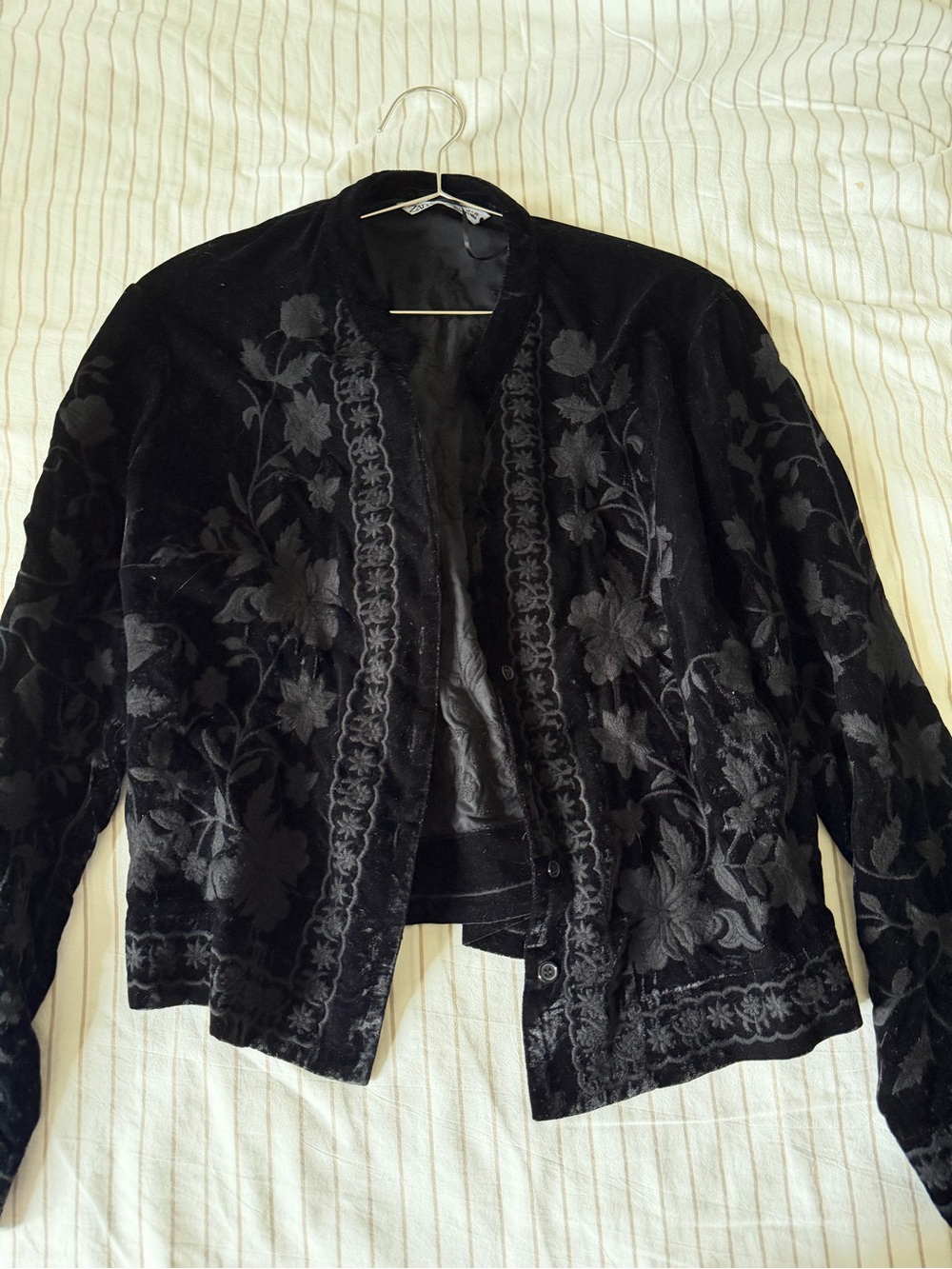 Zara Black Velvet Floral Jacquard Blazer L used once